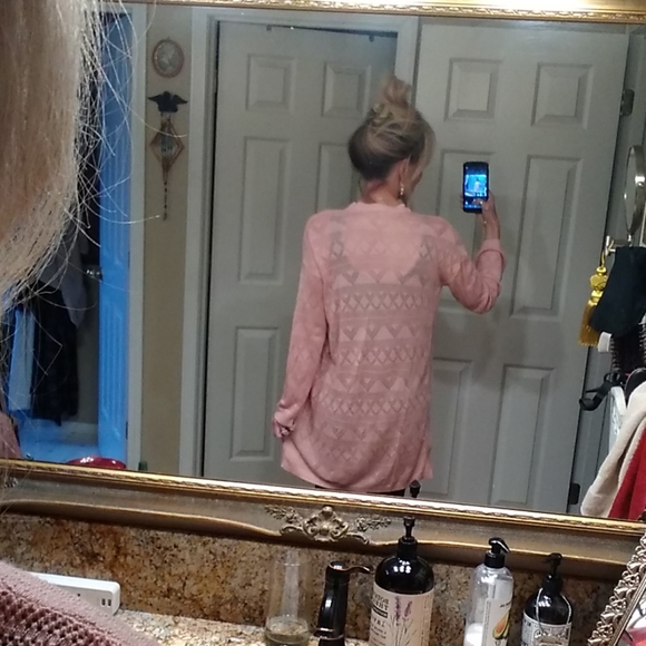🛍️😍💐  Rose colored cardigan size medium - Picture 4 of 5